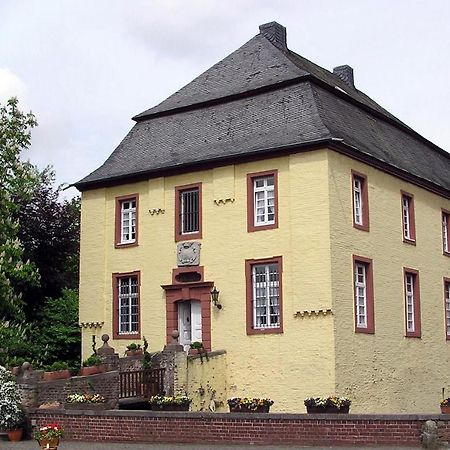 Charmante Ferienwohnungen Auf Reitstall Wasserburg Anstel - Ein Ort Zum Wohlfuehlen Und Entspannen Rommerskirchen Bagian luar foto