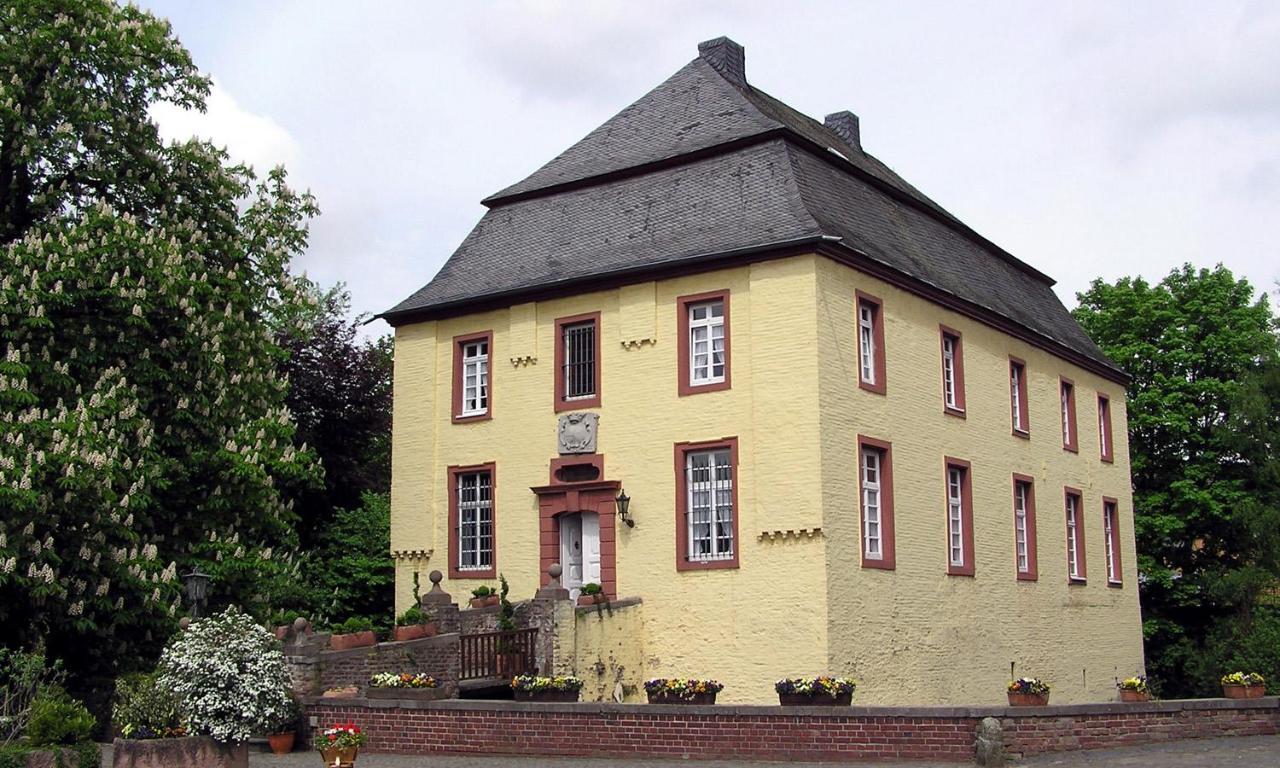Charmante Ferienwohnungen Auf Reitstall Wasserburg Anstel - Ein Ort Zum Wohlfuehlen Und Entspannen Rommerskirchen Bagian luar foto