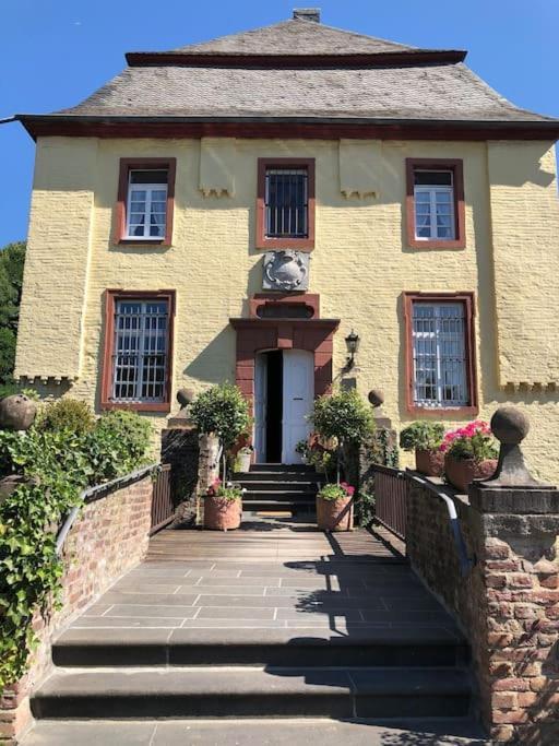 Charmante Ferienwohnungen Auf Reitstall Wasserburg Anstel - Ein Ort Zum Wohlfuehlen Und Entspannen Rommerskirchen Bagian luar foto